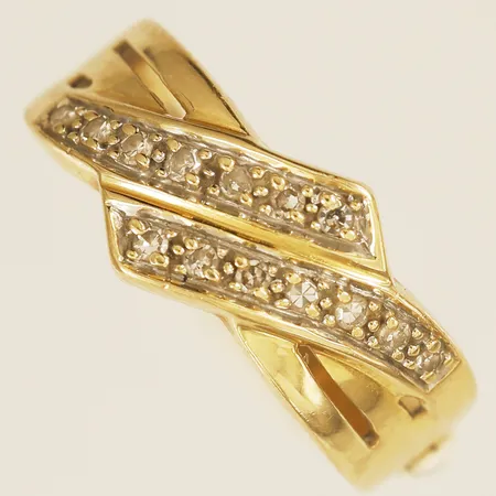 Ring med diamanter 14x0,01ct stl:16½ bredd 2,8-9,7mm 18K Vikt: 4,3 g