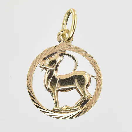 Hänge stenbock längd 18mm, Ø12mm, 18K. Vikt: 0,7 g