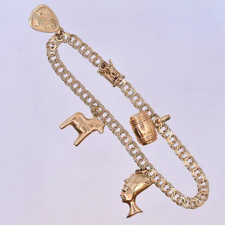 Armband Bismarck med 4 berlocker längd 19 cm, bredd länk 5 mm 18K. Vikt: 11,6 g
