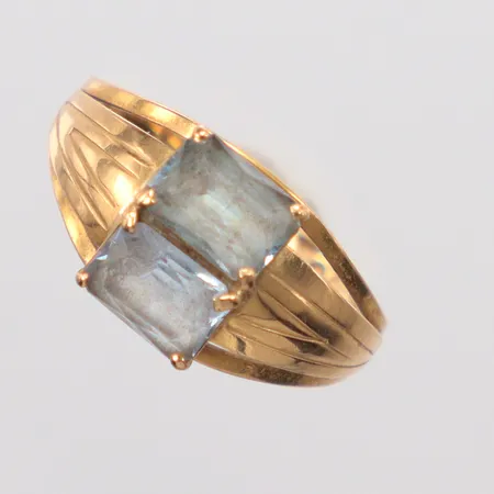 Ring stl. 17¾, blå stenar, Guldvaruhuset Aktiebolag, år 1958, 18K Vikt: 2,9 g