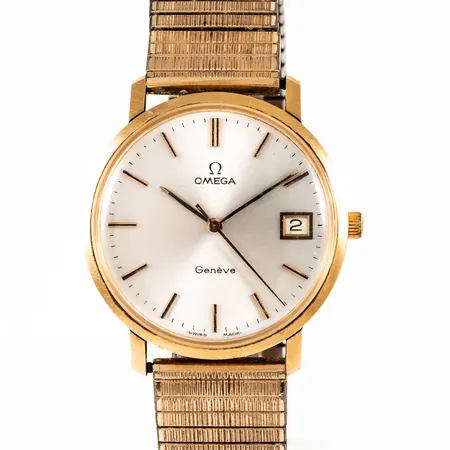 Herrur Omega Genéve guld 18K manuell 34mm, plexiglas, datum, flexiband i metall, gravyr MoDo, defekt krona, går ej att dra upp, repigt glas.