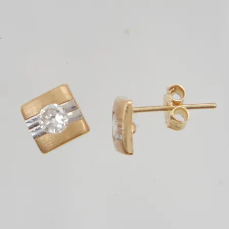 Örhängen 7mm vita stenar 18K 2,1g.