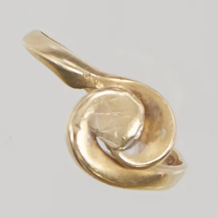 Ring stl:19½ bredd 11mm skev 14K 3,0g.