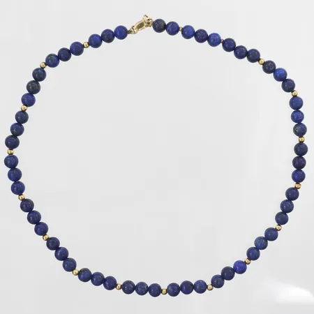 Collier lapis lazuli längd 40cm, bredd 3-6mm, kulor och lås i 18K Vikt: 22,4 g