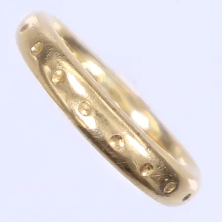 Ring med dekor stl: 16½ bredd 2-3mm gravyr 18K Vikt: 5,4 g