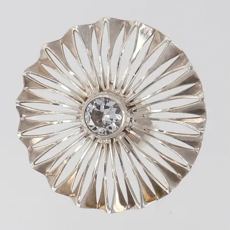 Ring med dekor och vit sten stl:15¼ bredd 6,5-36,5mm justerbar storlek, Alton Silver 925/1000.  Vikt: 11,5 g