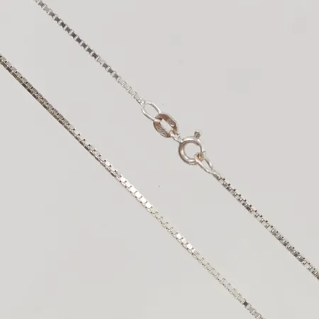 Kedja Venezia 70cm bredd 1mm slitet lås, vitguld 18K 6,7g.