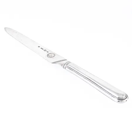 Antik kniv / brevkniv i silver. Tillverkad 1835 av Nils Hendeberg i Hälsingborg. Den är 19,5 cm lång. 40,3g 830/1000 (även bladet i silver).