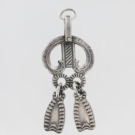 Hänge Kalevala Koru 40x16mm, silver 925/1000. Vikt: 3,3 g