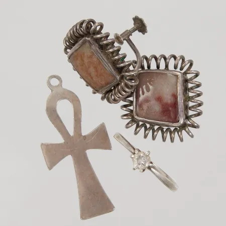 Hänge, ring, örhängen med stenar, allt trasigt, silver. Bruttovikt: 14,8g Vikt: 0 g