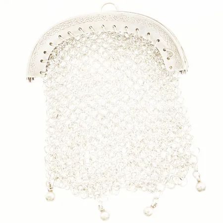 Börs längd 7cm bredd 48mm, defekt med hål, silver Vikt: 16 g