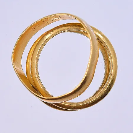 Ringar stl:17¾-19½, graverade och skev skena 23K. Vikt: 15,8 g