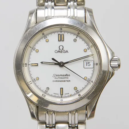 Armbandsur Omega seamaster chronometre, stål, automatisk, 36mm refnr: 2501.20 boettnr: 168.1501 snr: 49623127, cal. 1109 safirglas datum stållänk viklås, skadad lysmassa på urtavla, repig boett samt länk, inga tillbehör.