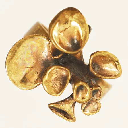Ring Kalevala stl:19½ bredd 3,8mm brons.