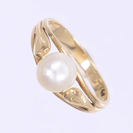 Ring med pärla stl: 17½ bredd 2-6mm 18K Vikt: 1,6 g