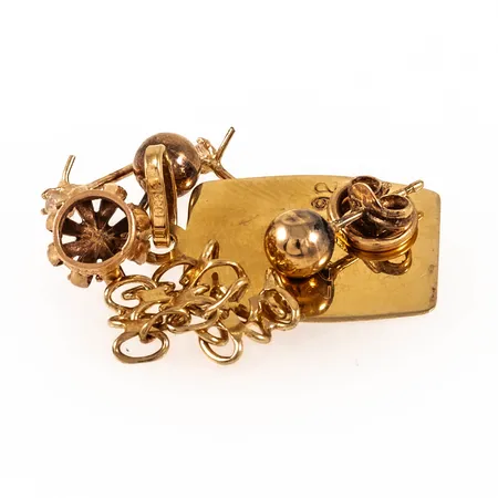 Diverse defekt graverat guld 18K 3,5g. 