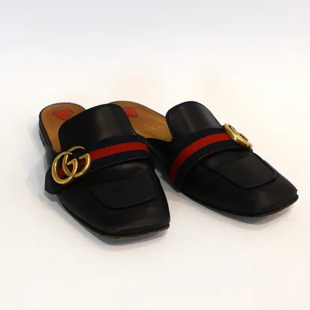 Ett par skor Gucci Black Peyton GG Mule stl:36½, Modell: 423694, bruksslitage, slitage på undersidan av sula, dustbag, box, kvitto Vikt: 0 g