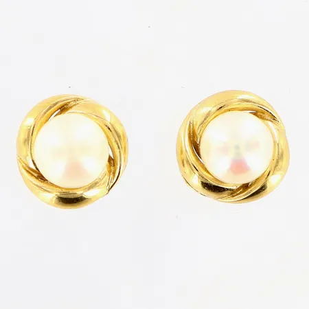 Ett par örhängen odlade pärlor Ø6mm, Ø10mm 18K. Bruttovikt: 2,6gram. Vikt: 2,6 g