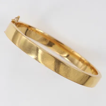 Armring öppningsbar Ø60mm bredd 8mm ihålig bucklor 18K.  Vikt: 15,9 g