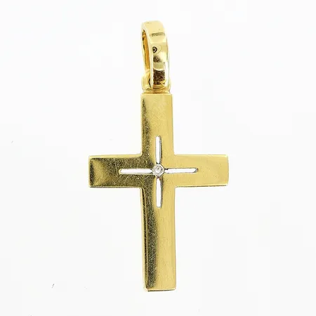 Hänge kors med diamant ca 0,005ct längd 22mm, bredd 11,5mm, tunna repor, 18K.  Vikt: 0,9 g