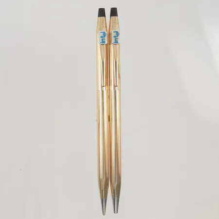 2 Crosspennor blyerts och bläck, Goldrolled i 12K, 13cm, etui.