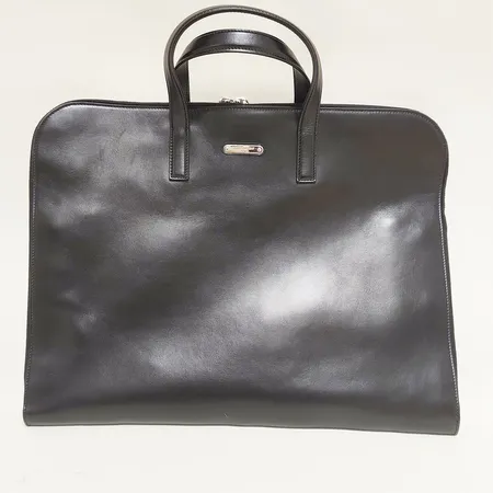 Väska Portfolio bag Saint Laurent, 43x33cm, svart läder, silverfärgade beslag, axelrem, dustbag, kaplans värderings intyg