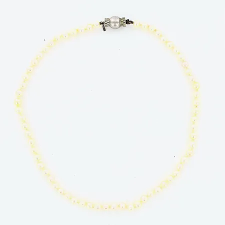 Pärlcollier odlade pärlor Ø6mm längd 48,5cm silverlås med stenar 925/1000