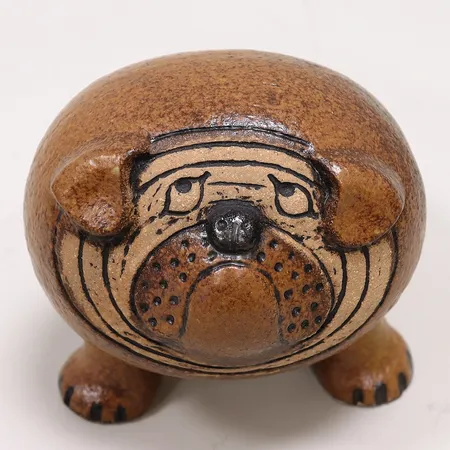 Figurin Lisa Larson bulldog höjd 13cm, stengods. Skickas med postpaket.