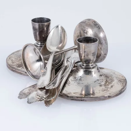 Diverse graverat silver 339g 830/1000.