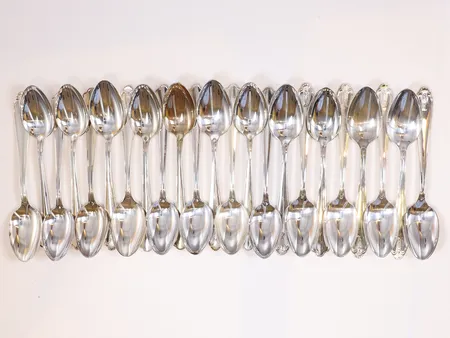 24 kaffeskedar längd 12cm, silver 830/1000  Vikt: 330 g