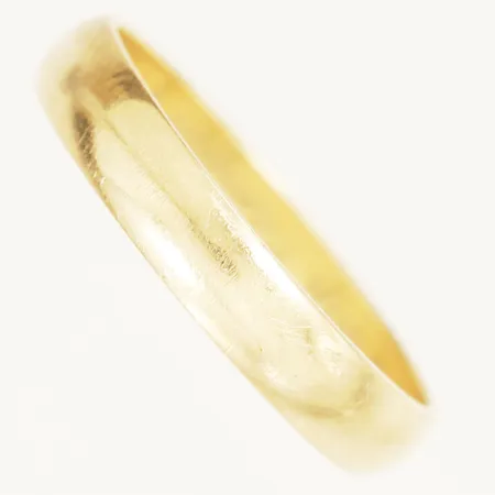 Ring slät stl: 19¼ bredd 4mm gravyr, 18K Vikt: 3,7 g