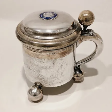 Stop med lock och förgylld insida märkt på locket "A.B.SEPARATOR ALFA-LAVAL", gravyr CGH år 1936 830/1000 silver Vikt: 321,1 g