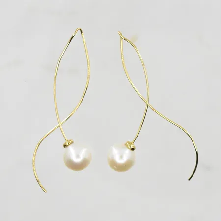 Örhängen Drakenberg & Sjölin med odlade sötvattenspärlor Ø9mm serie Le Pearl, längd 53mm, bredd 12mm, nypris ca 9000:- originalask, 18K. Vikt: 3,7 g