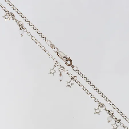 Collier GHA ärtlänk integrerade berlocker längd 38,5cm bredd 3mm, en berlock saknas, en karbinhake ej silver ditsatt, silver 925/1000  Vikt: 7,4 g