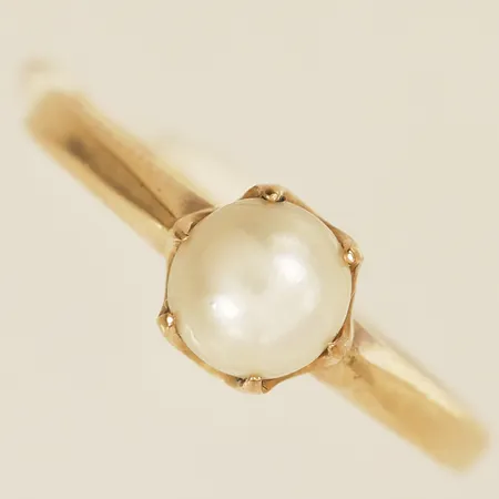 Ring med pärla stl:17½ bredd 1,8mm 14K Vikt: 2,1 g