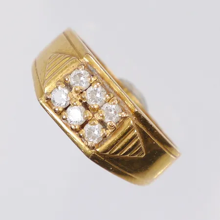 Ring med vita stenar stl:19½, bredd 3-7mm, 22K Vikt: 8,3 g