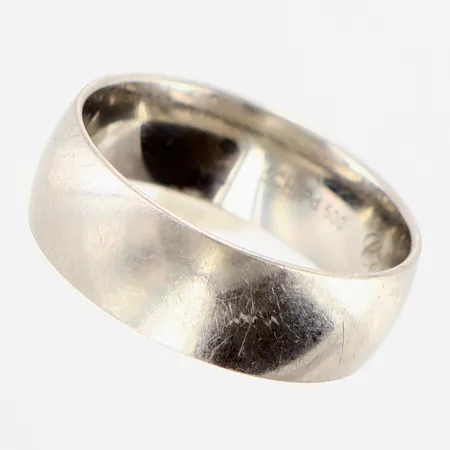 Ring slät stl:18¾ bredd: 7mm, SCH, gravyr, palladium 500/1000 Vikt: 5,6 g