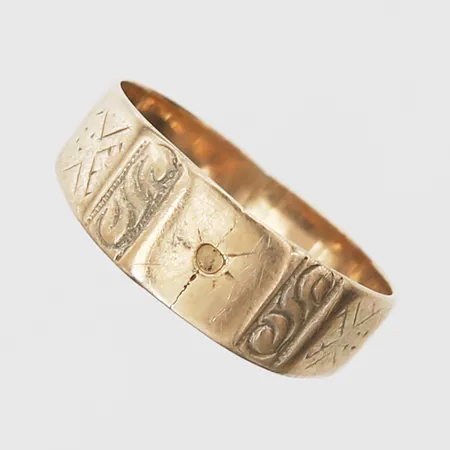 Ring stl:17¼, bredd 3-6,5mm, saknar troligen sten, skev, ostämplad, 14K Vikt: 1,6 g