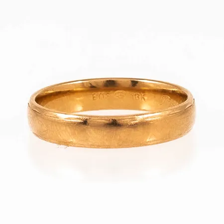Ring stl:17¼ mönster på kanterna, bredd 4mm, höjd 1,3mm, gravyr, 18K 3,5g. 