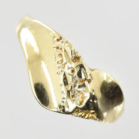 Ring stl:18, bredd 2-8mm, 14K. Vikt: 1,8 g