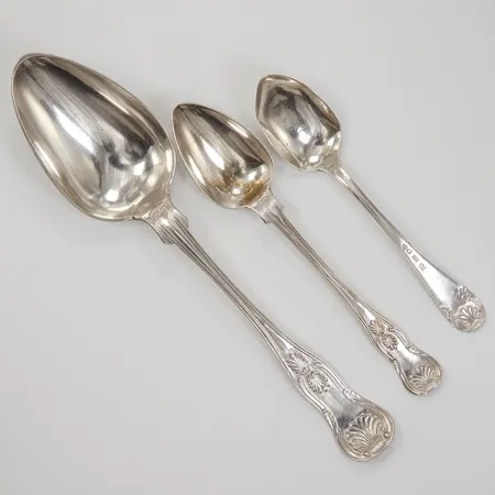 3 Skedar snäckmodell olika storlekar, 13,5cm, 15,5cm, 21cm, gravyr, silver Vikt: 106,7 g