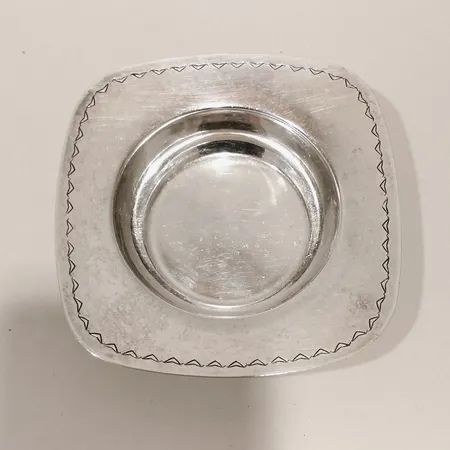Askfat med mönster 10x10 cm S:T Eriks Silversmedja Ab år 1952 925/1000 silver  Vikt: 73,4 g