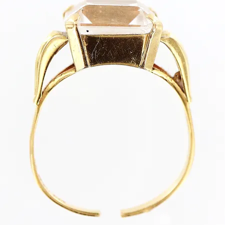 Ring med vit sten stl: 16, avklippt, 18K Vikt: 3 g