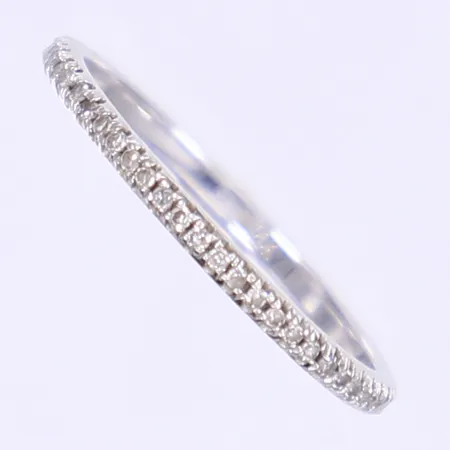 Alliansring med små diamanter stl 16½ bredd 1,5mm vitguld 14K Vikt: 1,1 g