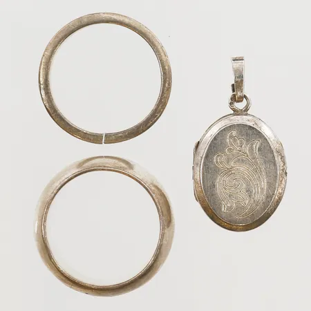 Hänge och två ringar, defekt, silver 925/1000 Vikt: 17 g