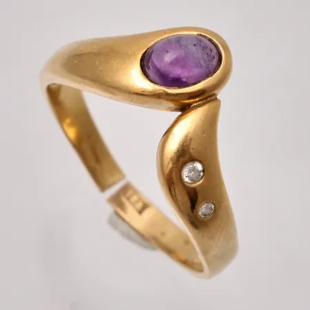  Ring stl:19 bredd 2,7-9,6mm, 1st Ametist, 2st Diamanter, ca 0,03ct, trasig skena, 18K, 3,67g.