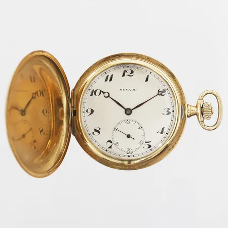 Savonette Movado Grand Prix 18K, manuell, 50mm, boettnr 7847 690684, liten sekundvisare, löst plexiglas, monogramgravyr, tre boetter i 18K brv: 77,8g