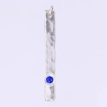 Hänge med blå emalj längd 5cm bredd 5mm något missfärgad på sidorna silver 925/1000 Vikt: 5,2 g