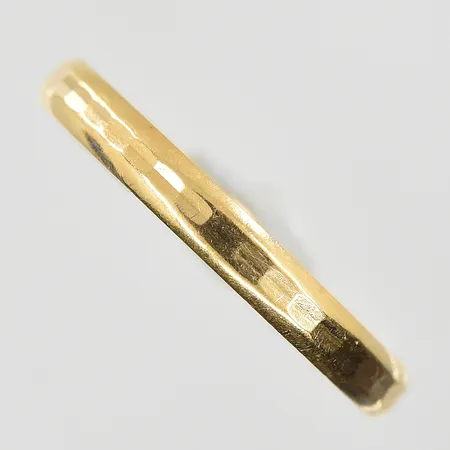Ring stl:17½ bredd 2mm, gravyr, 18K. Vikt: 1,6 g