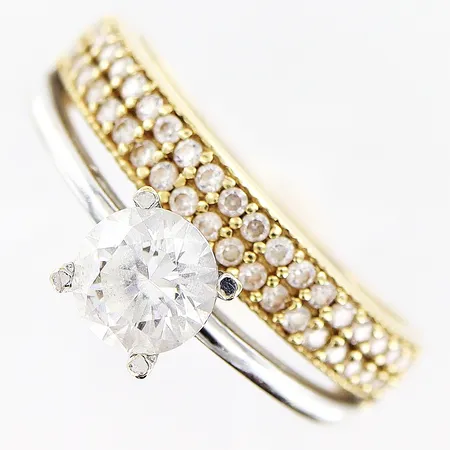 Ring vit/gulguld med vita stenar, stl:18, bredd 1,5-6mm, 14K Vikt: 3,6 g